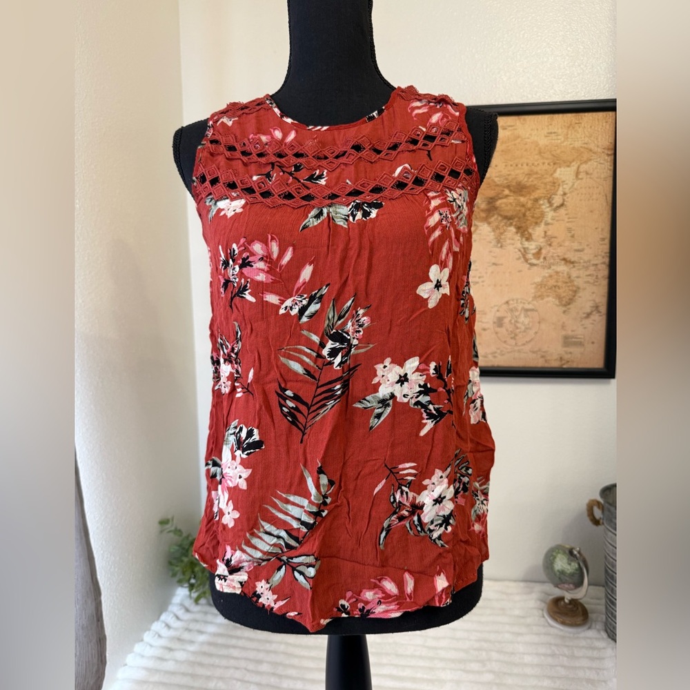 Maurices floral tank top size small